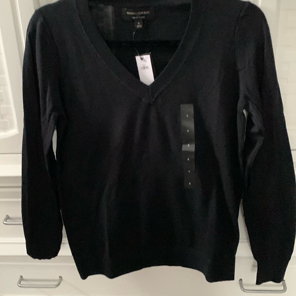 NWT Womens Banana Republic Black v- neck sweater